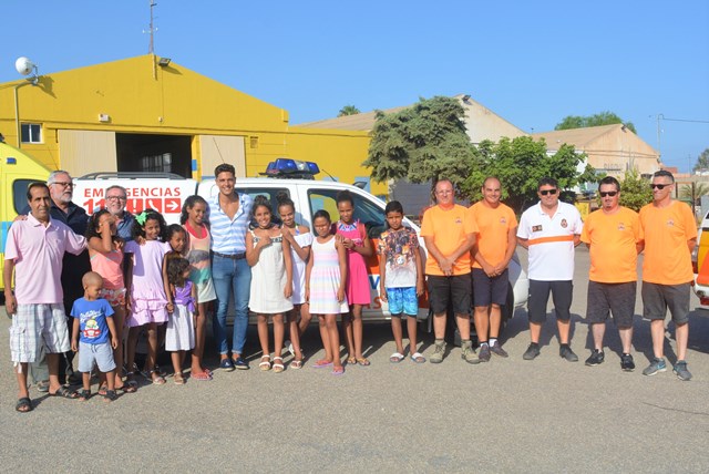 Los niños saharauis del Programa Vacaciones en Paz disfrutan de una jornada de convivencia en la base de Protección Civil de Águilas 