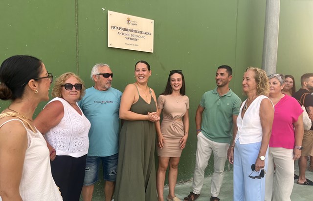 La pista de arena del polideportivo municipal ya lleva el nombre de Antonio Soto Cano "Antoñín"