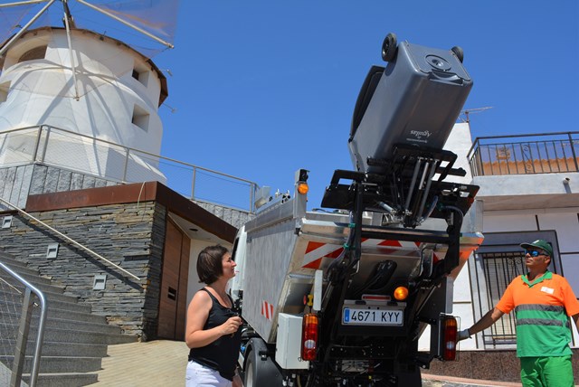 La empresa concesionaria de limpieza en Águilas presenta la nueva flota de vehículos para zonas de difícil acceso