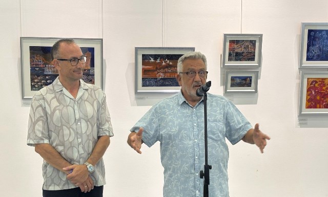 El auditorio acoge la exposición “Águilas ensoñada” de Pedro Burgaleta