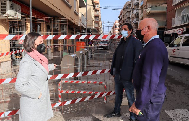 Comienza la renovación de los contenedores soterrados de la avenida Juan Carlos I de Águilas