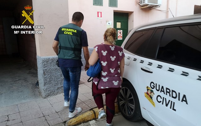 La Guardia Civil desarticula en Águilas un grupo delictivo dedicado al fraude para regularizar la situación de extranjeros