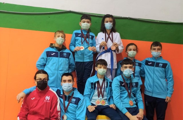 Excelentes resultados para los 6 participantes del club karate Águilas en el campeonato regional de Cieza