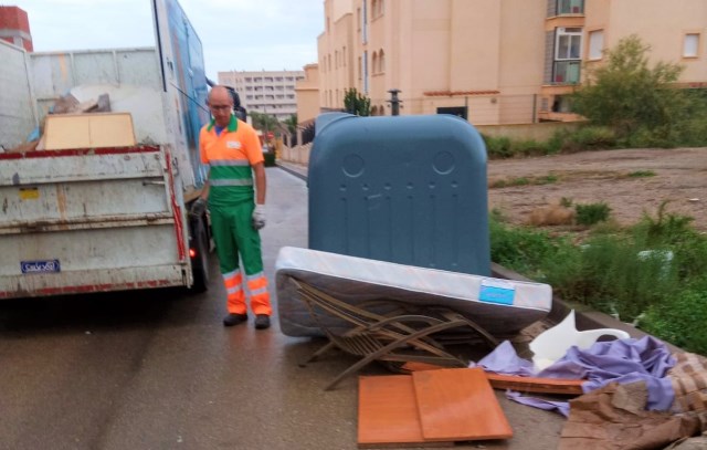 Los ciudadanos de Águilas podrán avisar por WhatsApp de incidencias en el servicio de limpieza