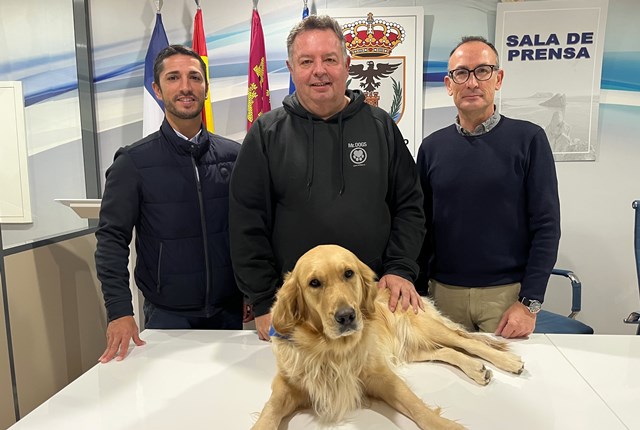 Aulas Abiertas de cuatro centros educativos de Águilas ofrecerán terapia con perros