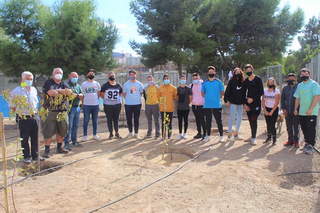 El Centro de Recuperación del Manzano de la Cuesta de Gos apuesta por devolver este frutal al paisaje del campo de Águilas  