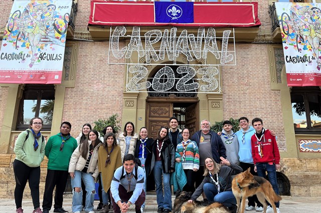 La bandera scout ondea en el Ayuntamiento en el Día Mundial del Pensamiento