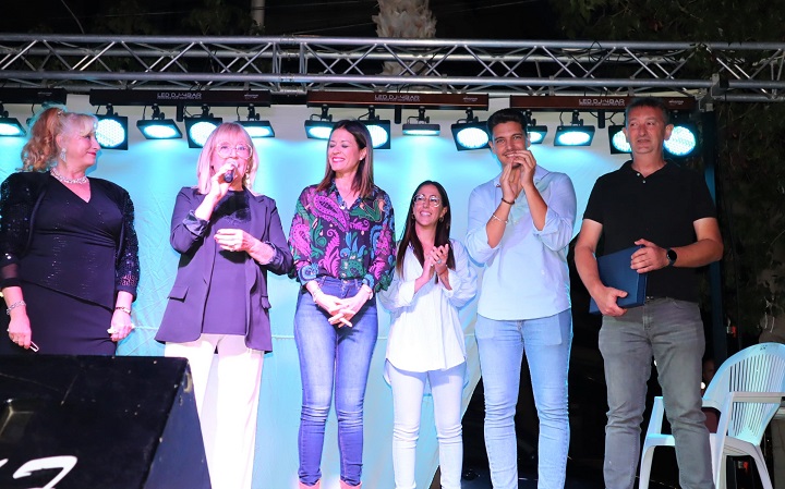 Antonio López García recibe el reconocimiento de ‘vecino del año’ en las fiestas de Las Lomas