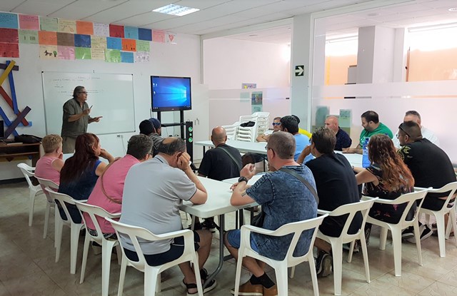 El director de cine Benito Rabal imparte un taller de cortometrajes para los usuarios de Afemac 