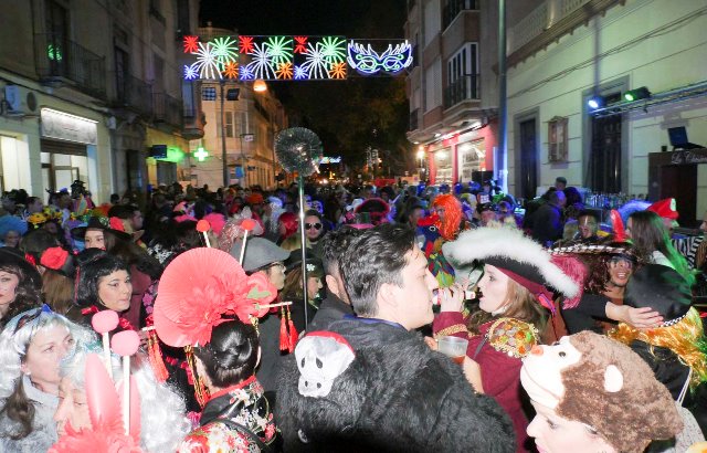 La ampliación del horario de apertura e instalación de barras y música en la calle se autoriza para los días 29 y 30 de julio