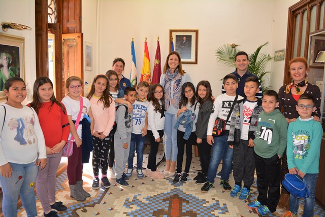 Los escolares del colegio Nuestra Señora de los Dolores visitan el Ayuntamiento de Águilas 