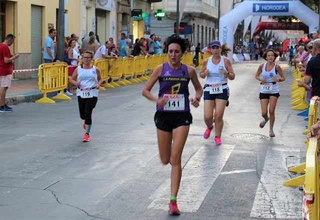 La carrera nocturna internacional alcaldesa de Águilas crecerá en igualdad y equiparará premios y distancias de competición 