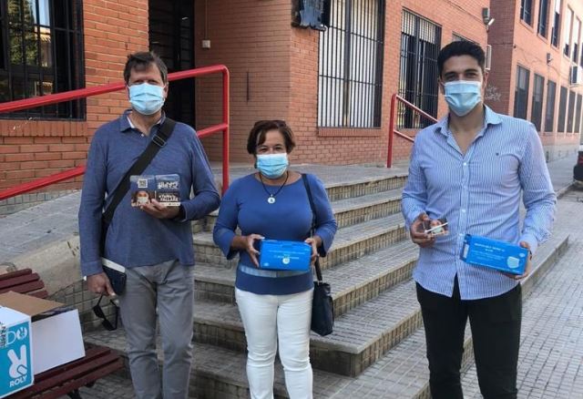 Juventud lleva a cabo un reparto de mascarillas en los centros de secundaria de Águilas dentro de la campaña “Yo no te fallaré” 