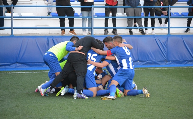 El Águilas F.C. gana 3 – 0 al C. Atlético Pulpileño en un partido vital para la lucha por el ascenso 