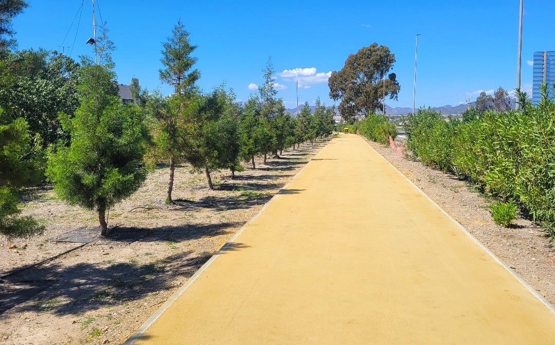Una nueva pista de running conecta el polideportivo municipal con la zona verde del Polígono Industrial del Labradorcico en Águilas