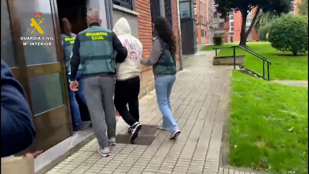 Detienen a un vecino de Águilas en Gijón como supuesto autor de dos agresiones sexuales en San Juan de los Terreros