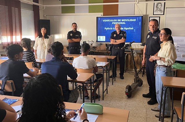 Educación y Policía Local llevan a los institutos de Águilas una campaña informativa sobre el uso de vehículos de movilidad personal