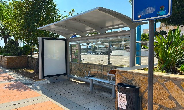 Águilas cuenta con nuevas marquesinas solares autosuficientes