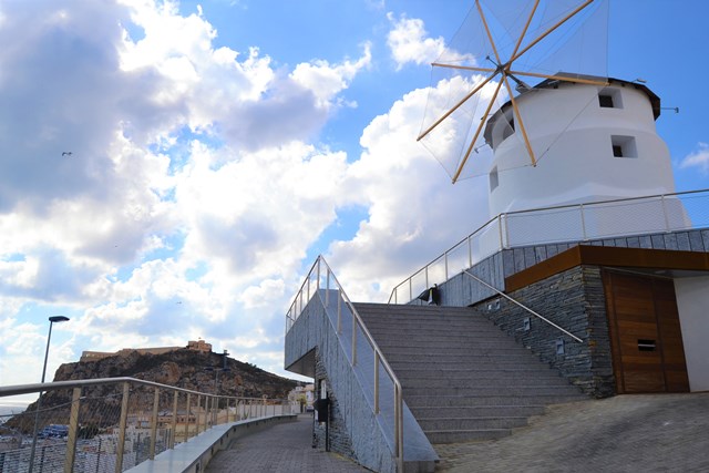 La AEMET activa avisos por lluvias, tormentas y fenómenos costeros en Águilas durante este jueves y primeras horas del viernes