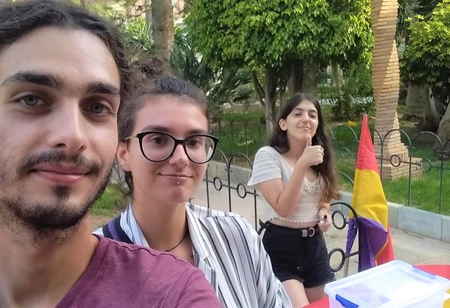 El colectivo República Joven realiza en Águilas su primera consulta popular sobre el modelo de Estado  