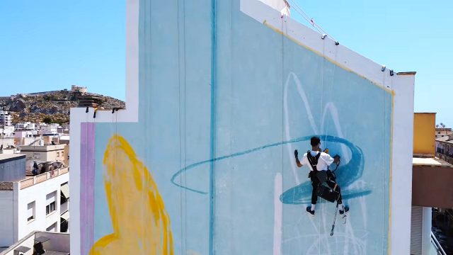 Diez murales gigantes con un fuerte compromiso social llenarán de arte varias zonas de Águilas a través del proyecto Medianeras