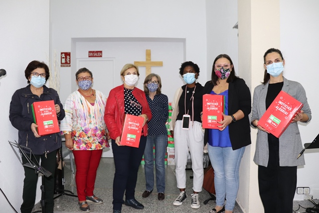 El Partido Popular visita la Iglesia Bautista de Águilas para participar en la campaña “Operación Niño de la Navidad” 