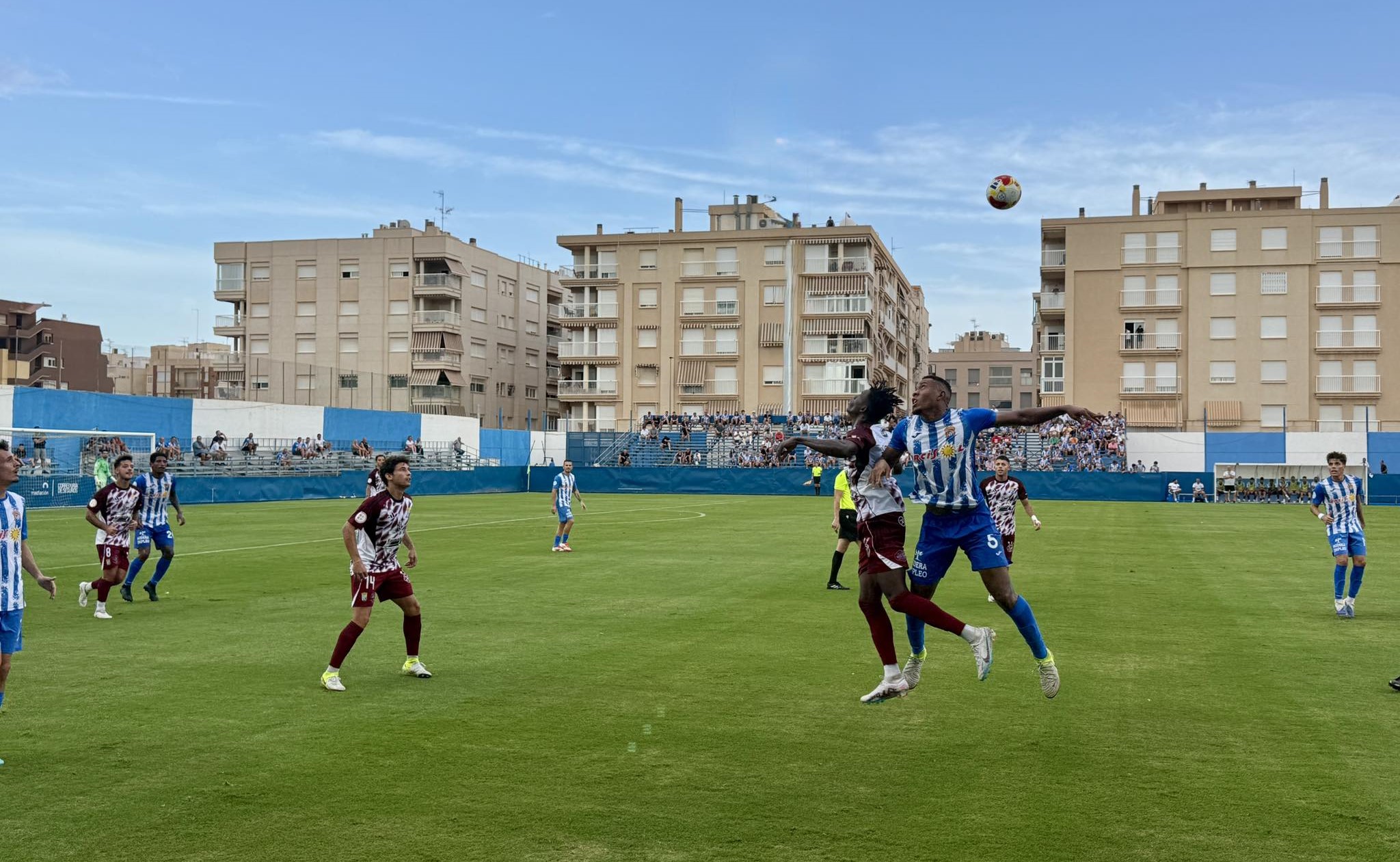 El Águilas empata ante el Xerez un partido marcado por las constantes pérdidas de tiempo del guardameta visitante