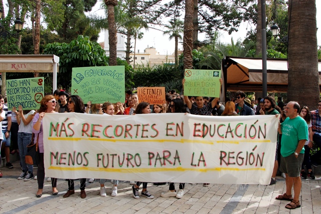 El Frente de Acción Estudiantil de Murcia va a secundar la huelga estudiantil del 24-N y prevé un gran seguimiento en los IES de Águilas 