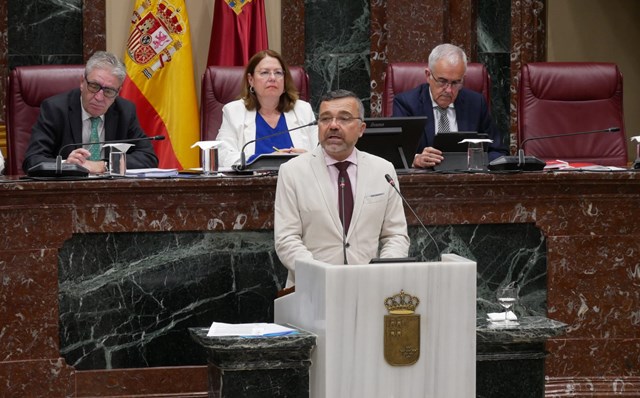 Albaladejo responde a Torres que el Gobierno regional trabaja con iniciativas concretas para mitigar el calor en las aulas