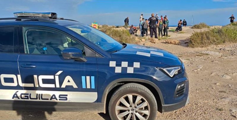 Al menos 29 inmigrantes han desembarcado hoy lunes junto a la Torre de Cope en Águilas