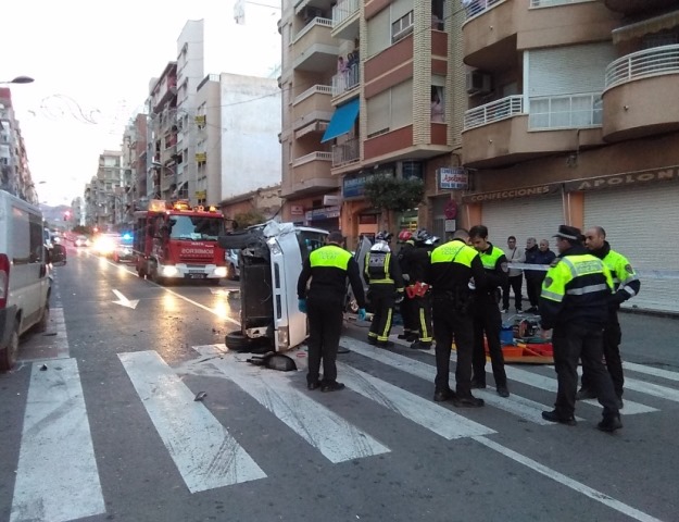 Dos hombres han tenido que ser atendidos y trasladados al hospital a consecuencia de un accidente ocurrido en Águilas