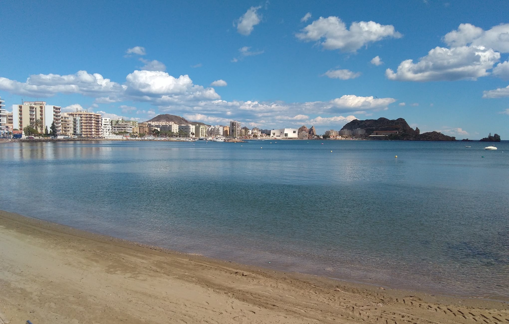 La AEMET activa para mañana martes la alerta amarilla por altas temperaturas en Águilas