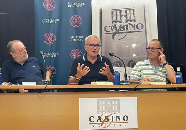 Exitosa presentación en Águilas del libro “Problemas fundamentales de la filosofía medieval”