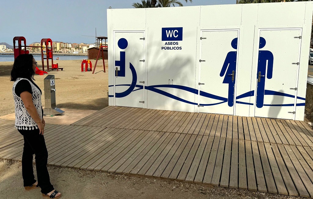 El Ayuntamiento de Águilas instalará dos módulos de aseos en la Playa de Las Delicias
