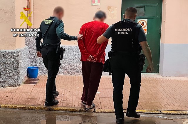 La Guardia Civil detiene a un joven y experimentado delincuente por un violento robo en Águilas