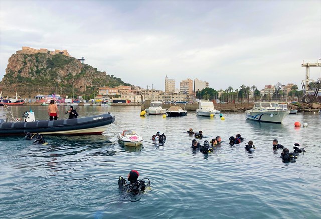 Los centros aguileños de buceo 'Estela' y 'Zoea' participan en la mayor recogida simultánea de residuos celebrada en España    