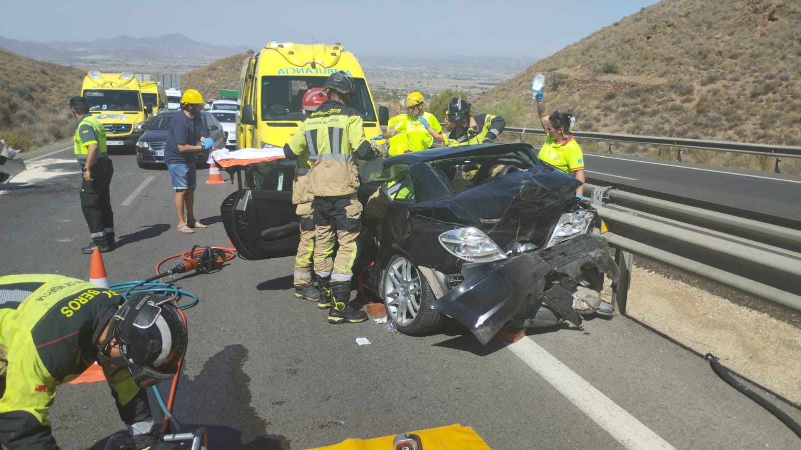 Trasladan al hospital a tres heridos en un accidente de tráfico ocurrido esta mañana en la autovía Lorca-Águilas