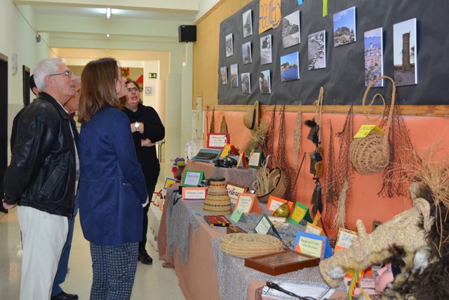 El colegio El Rubial inaugura la exposición 'Águilas, ayer y hoy'