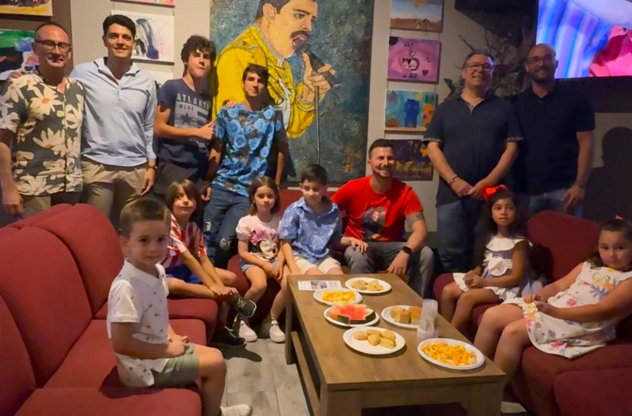 La exposición “Pinceladas Musicales” muestra el talento de los pequeños artistas del taller de Pedro Juan Rabal