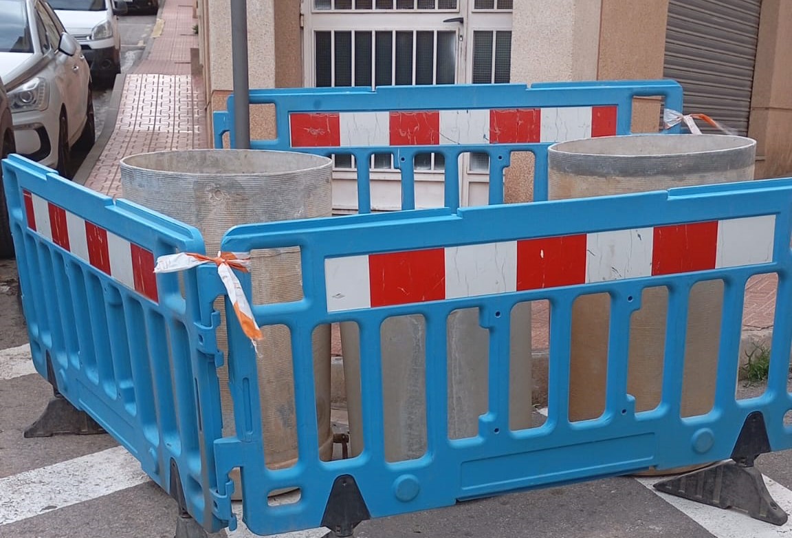 La concejalía de Limpieza de Águilas denuncia el abandono de depósitos de amianto en la calle