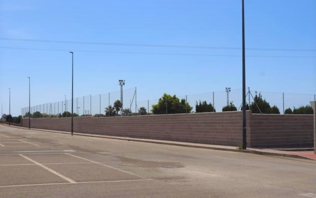 Finaliza la construcción del muro perimetral del campo de fútbol Muñoz Calero de Águilas 