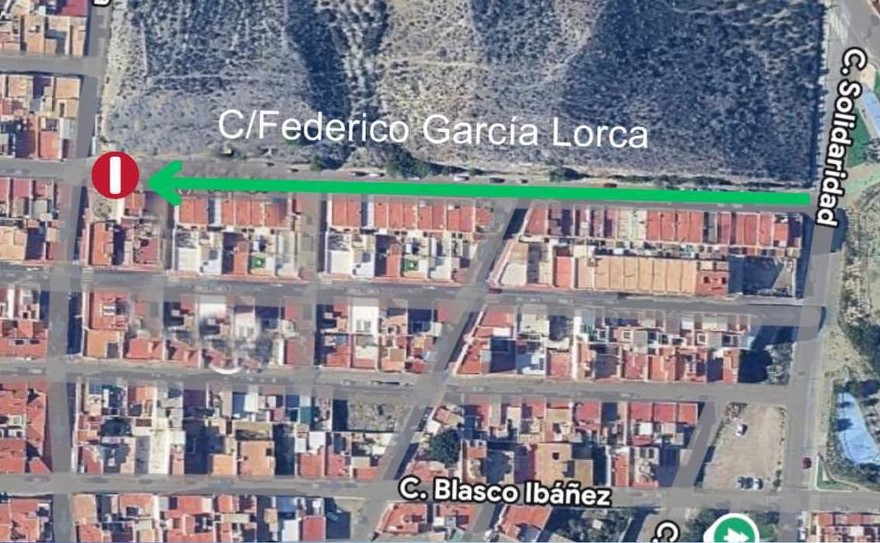 La calle Federico García Lorca de Águilas pasa desde hoy a tener un único sentido de circulación