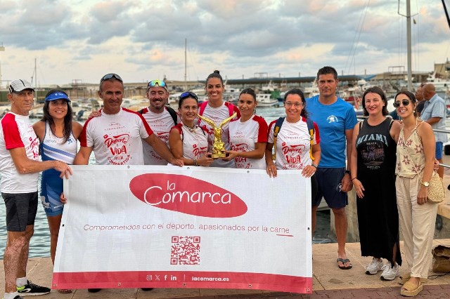 La Comarca lidera la regata de botes a remo y Sergio Serrano gana la cucaña