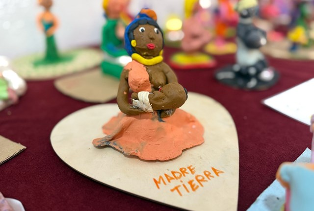 La Casa de Cultura de Águilas acoge la exposición “Lactancia en Plastilina”