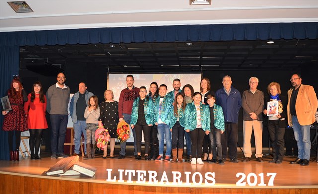  El Carnaval de Águilas entrega los premios del certamen literario y presenta el libro oficial de la fiesta