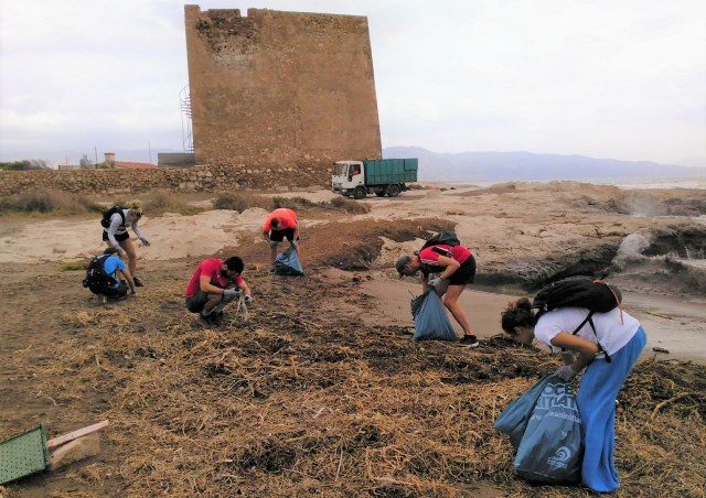 Águilas se suma a la VI Jornada de Voluntariado Ambiental de Decathlon 