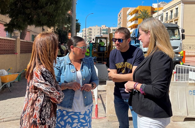 Reverte y la directora general de Carreteras visitan las obras de mejora de las travesías de Águilas