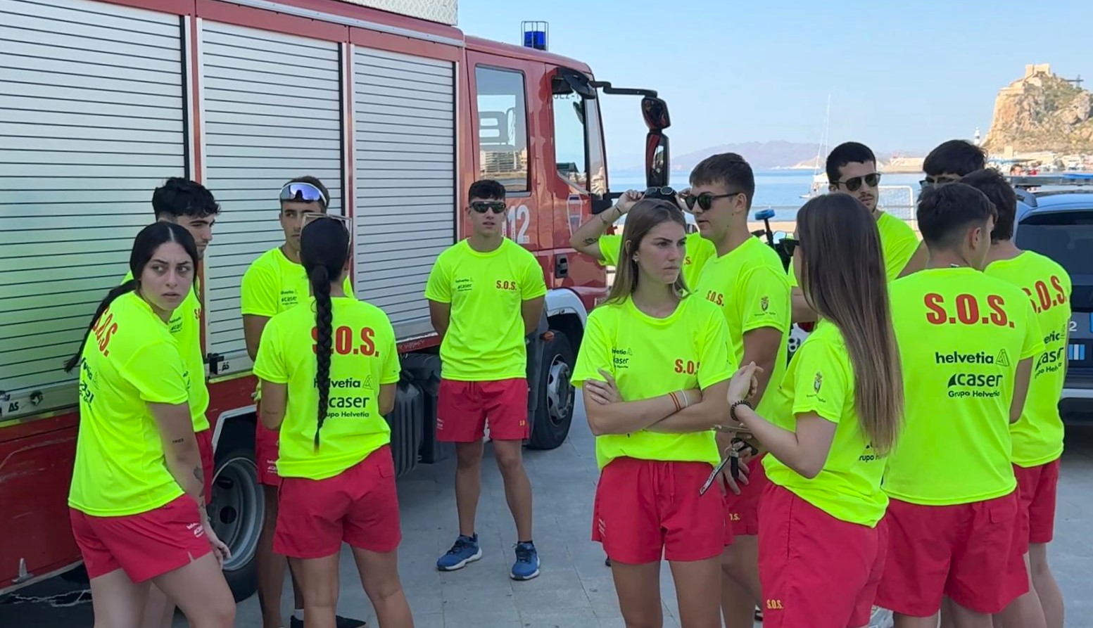 Socorristas de Águilas salvan la vida a un varón en el aparcamiento de la playa de Matalentisco
