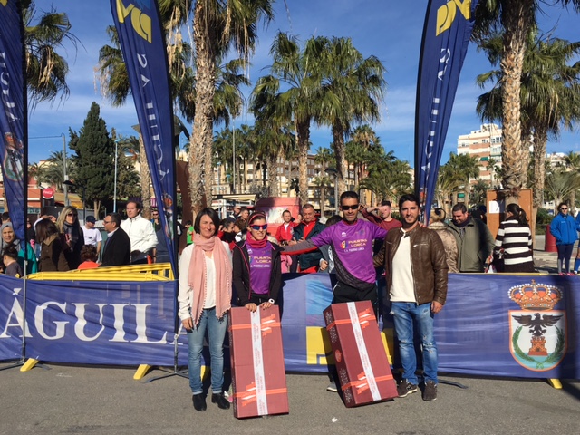 Antonio Haro y Ángela Molina vencedores de la Carrera Popular de Navidad celebrada ayer domingo en Águilas 