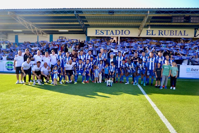 El Águilas cierra la temporada con una derrota totalmente intrascendente ante el UCAM ‘B’ y recibe el título de Campeón